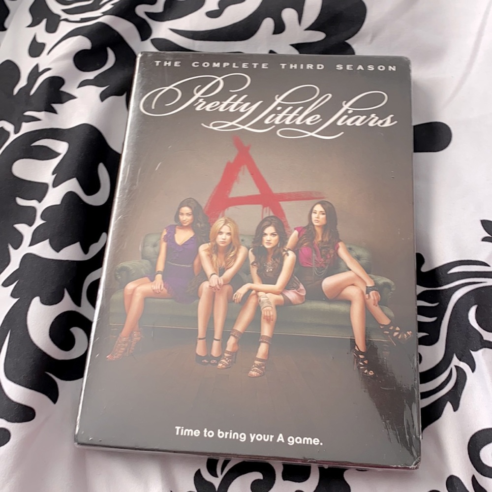 Pretty little liars season three